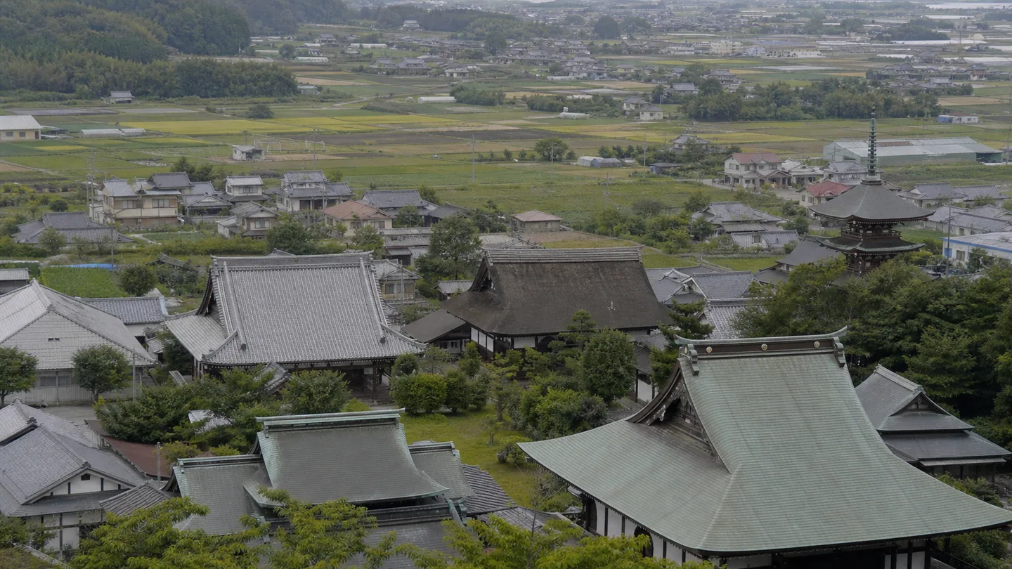 生成りの紙面に濃緑の帯と金の細線をあしらったカバー画像。上に「大石浩之のお寺ノート」、中央に大きな見出しで「静岡県の寺院2,602か寺｜宗派の割合は公表されていない」、下段に「ATAWI TEMPLE｜磐田市の寺院データベース」と日付「2026.08.27」が並ぶ。