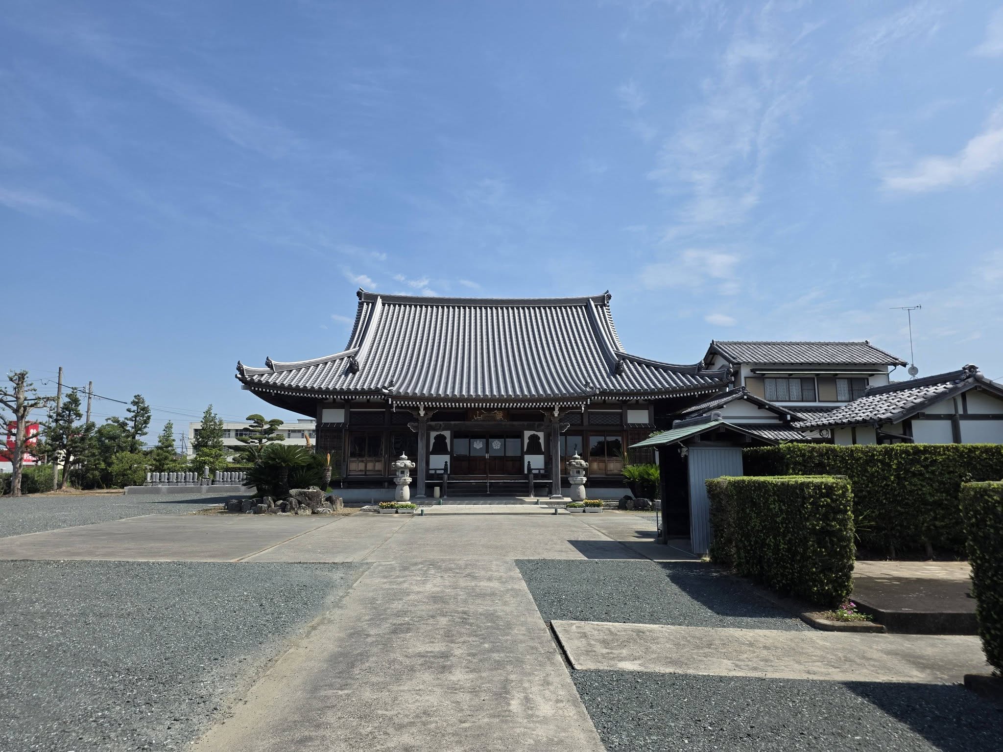 安楽寺本堂の正面