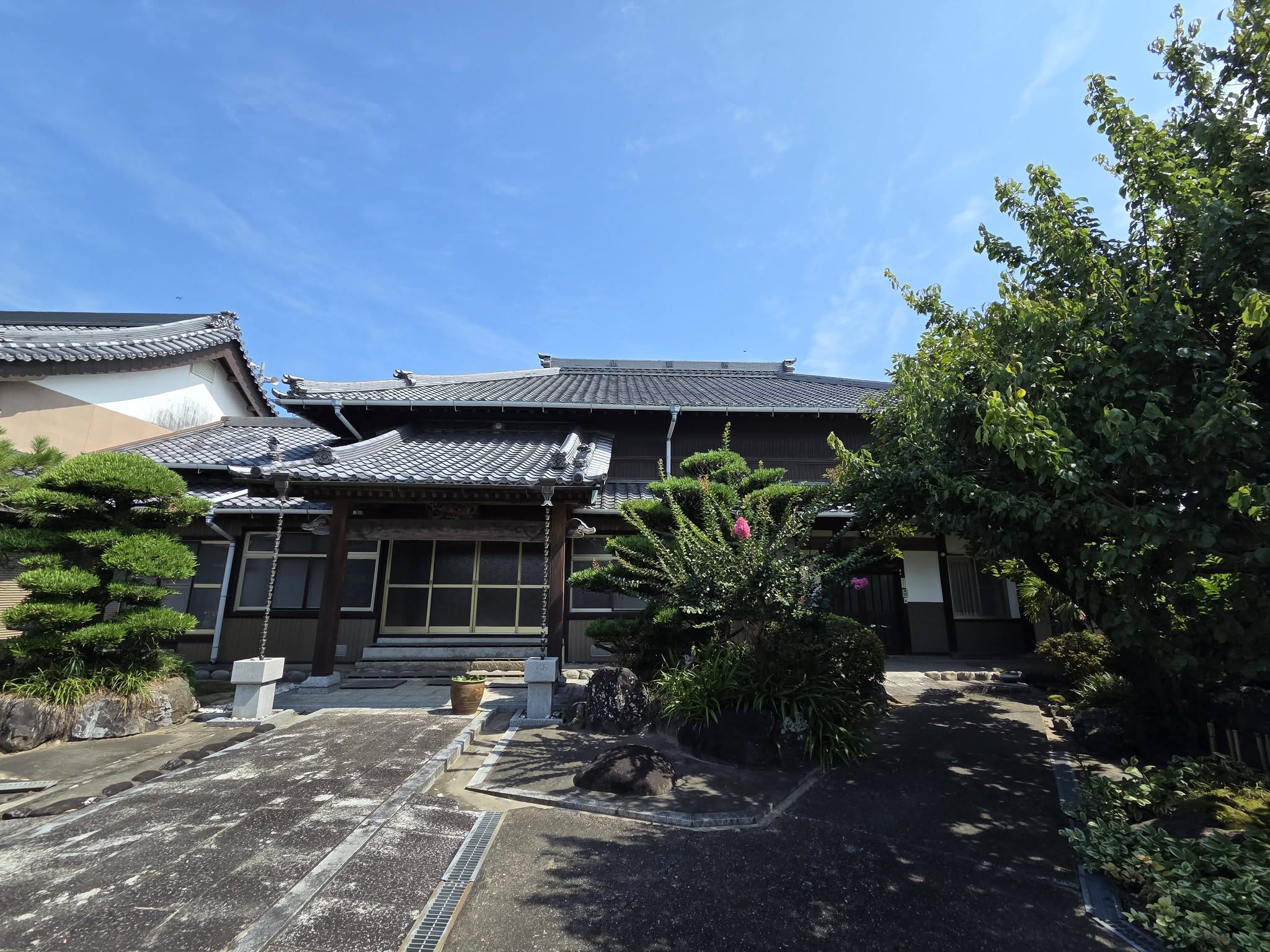 福王寺本堂の正面