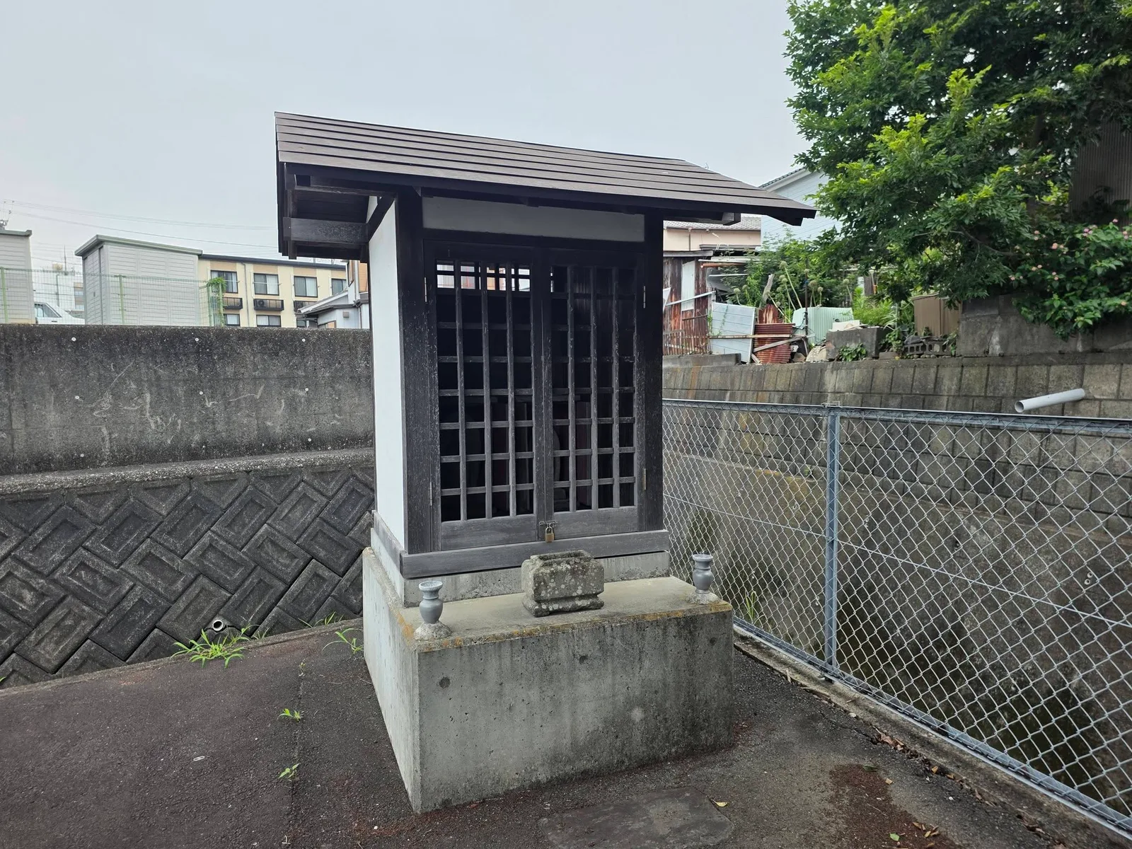 合掌寺の小さな祠