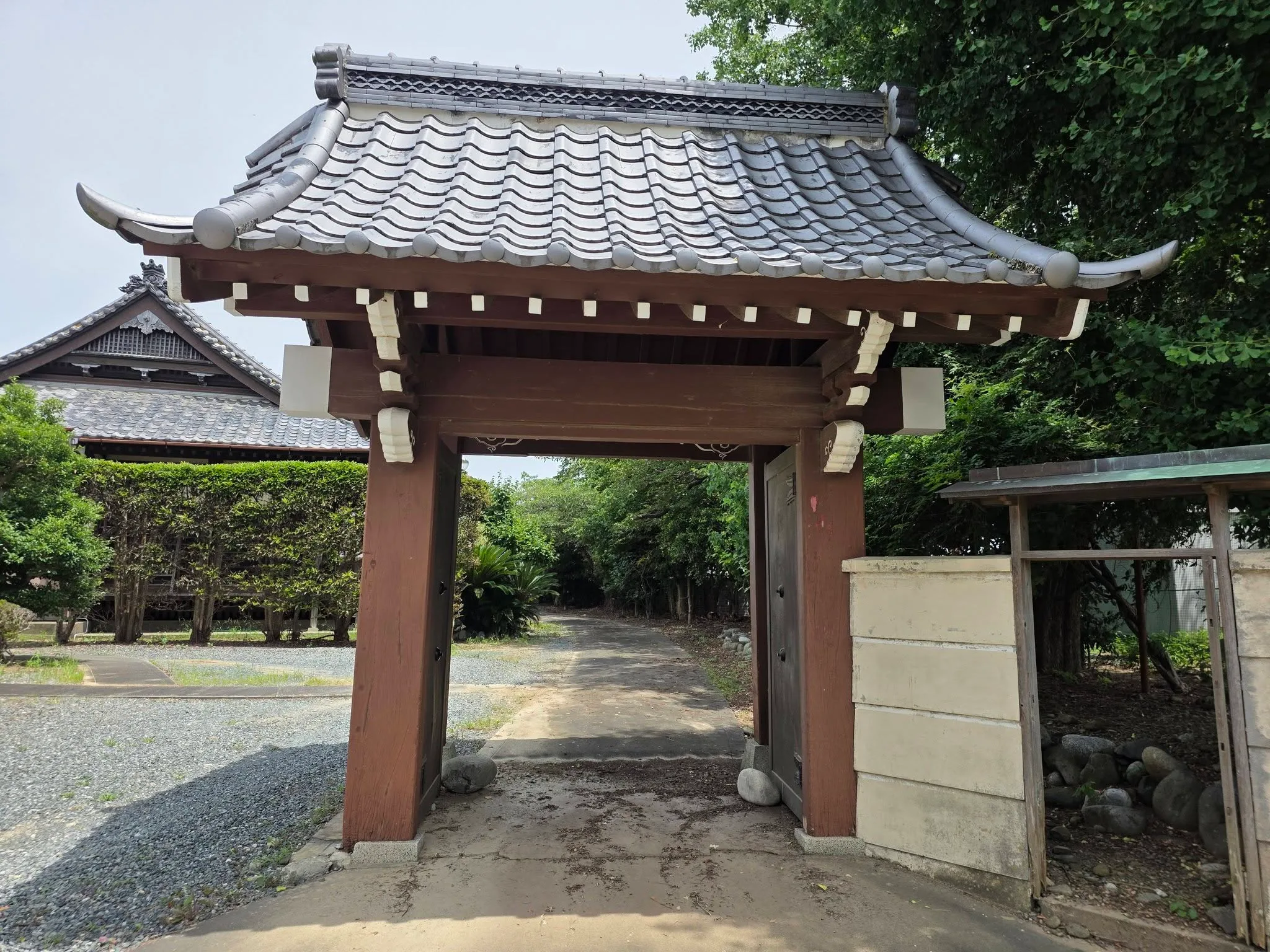 行泉寺の山門