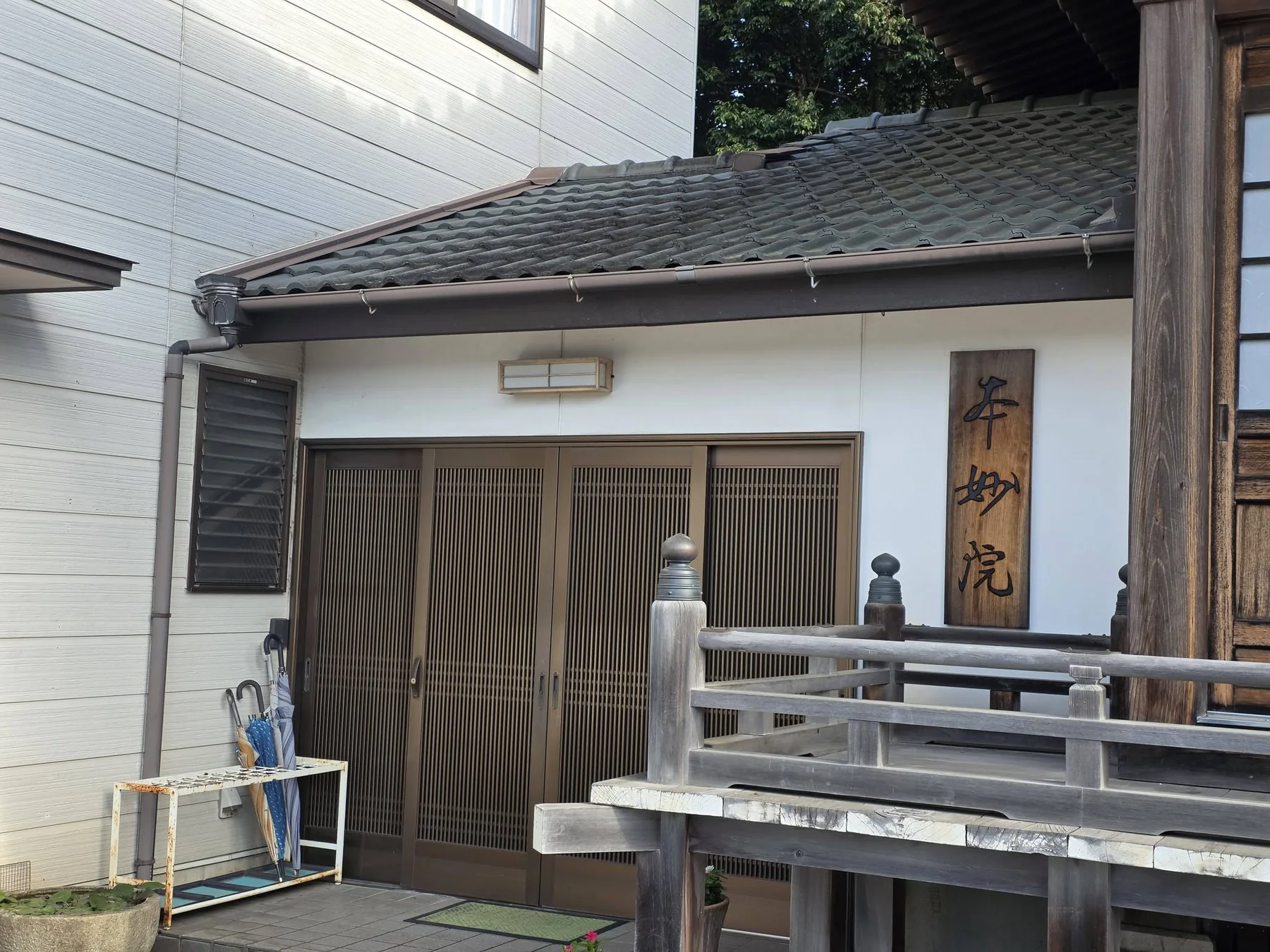 単立寺院本妙院の寺号板