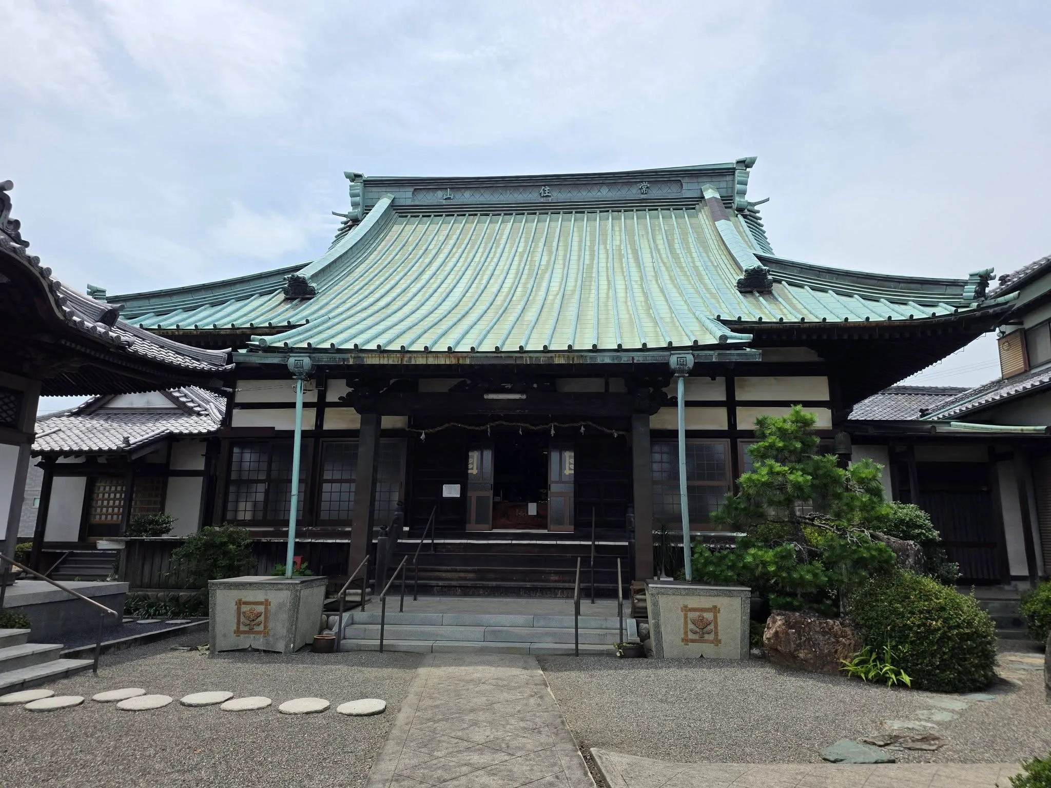 本性寺の本堂正面
