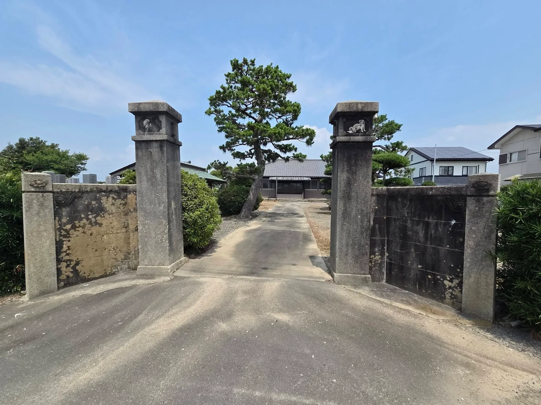 草崎壽正寺の参道
