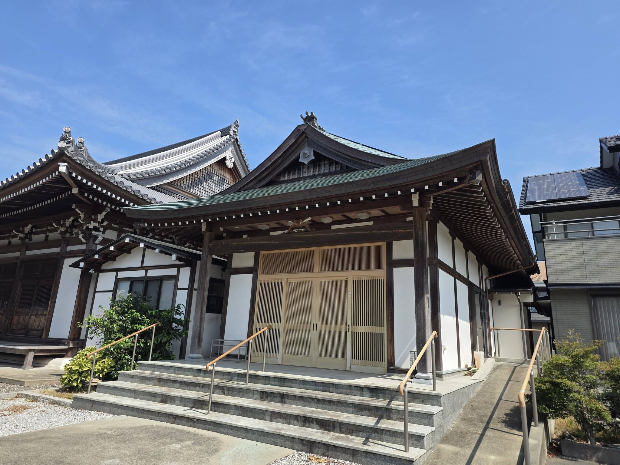 興徳寺本堂の正面
