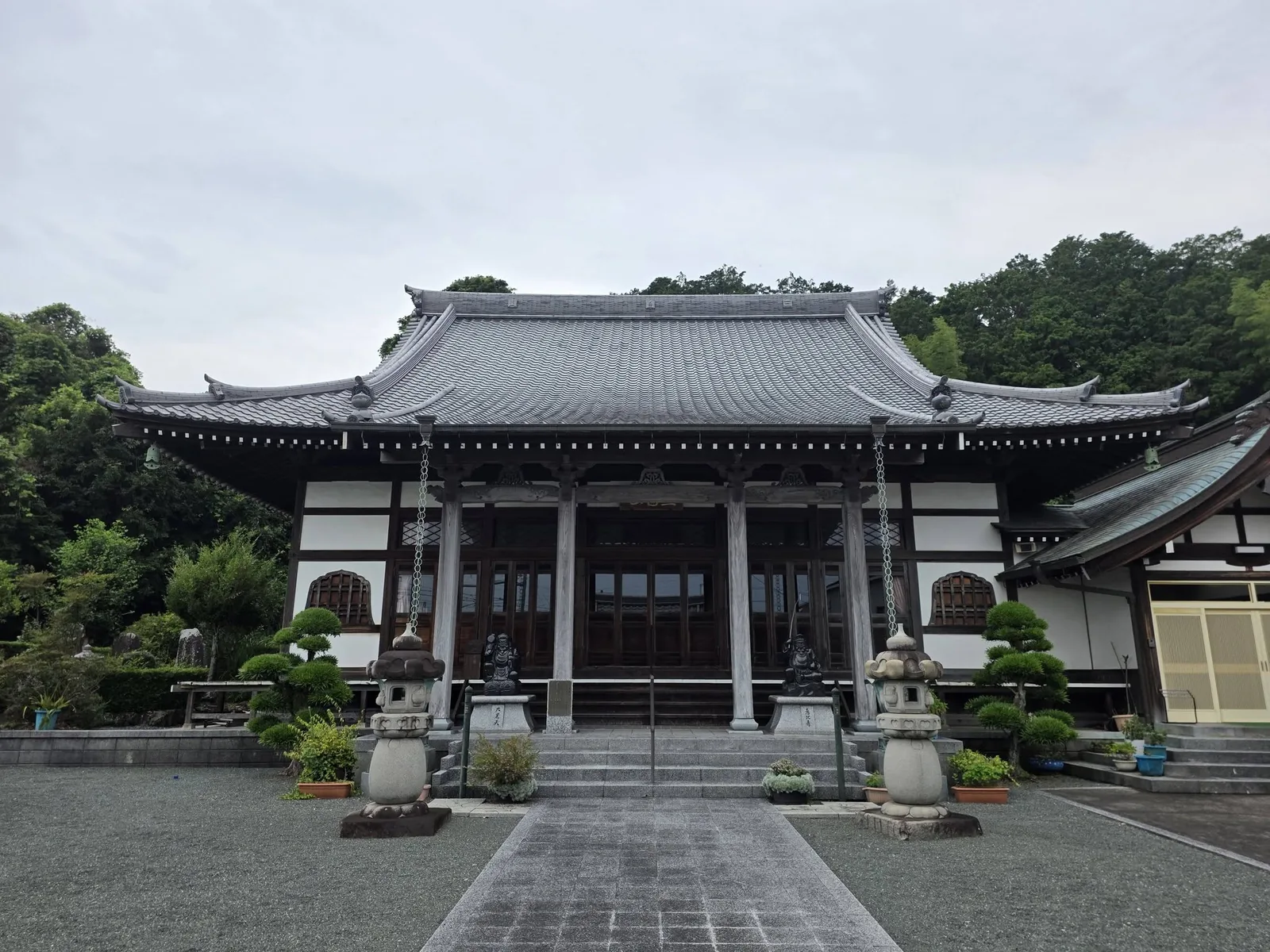 連城寺の本堂正面