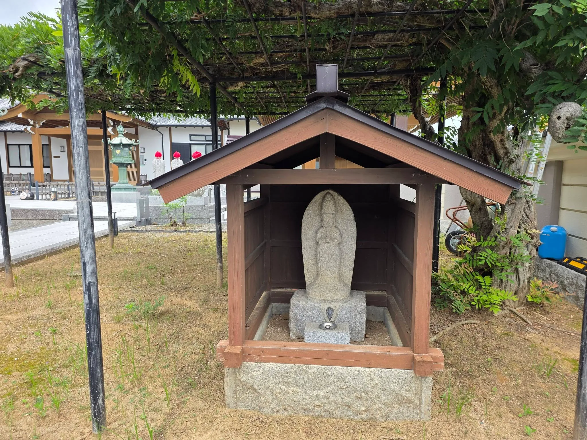 善導寺境内の観音堂